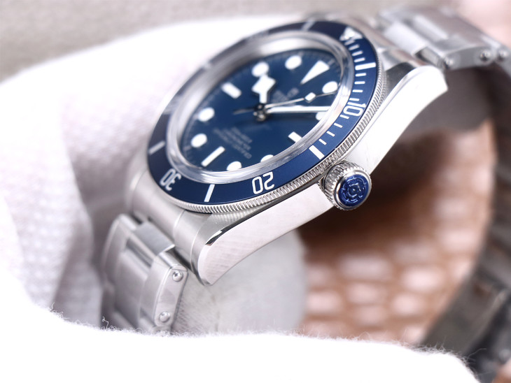 帝舵機械男錶1比1高仿價格 ZF帝舵碧灣 M79030b-0001 藍舵￥2980 -復刻手錶
