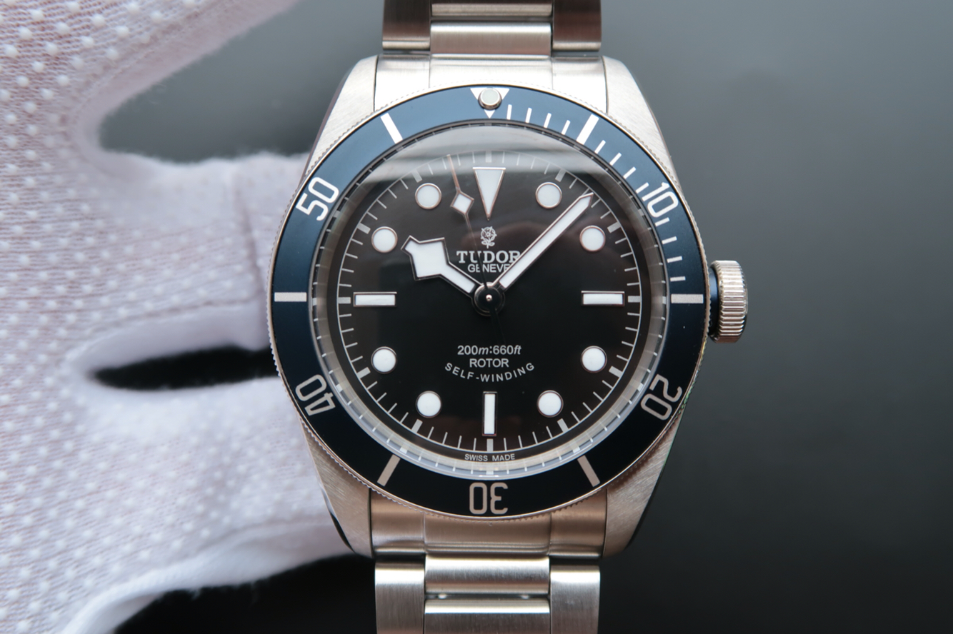 ZF帝駝小藍花HERITAGE BLACK BAY繫列79220B不銹鋼錶帶￥2880-復刻手錶