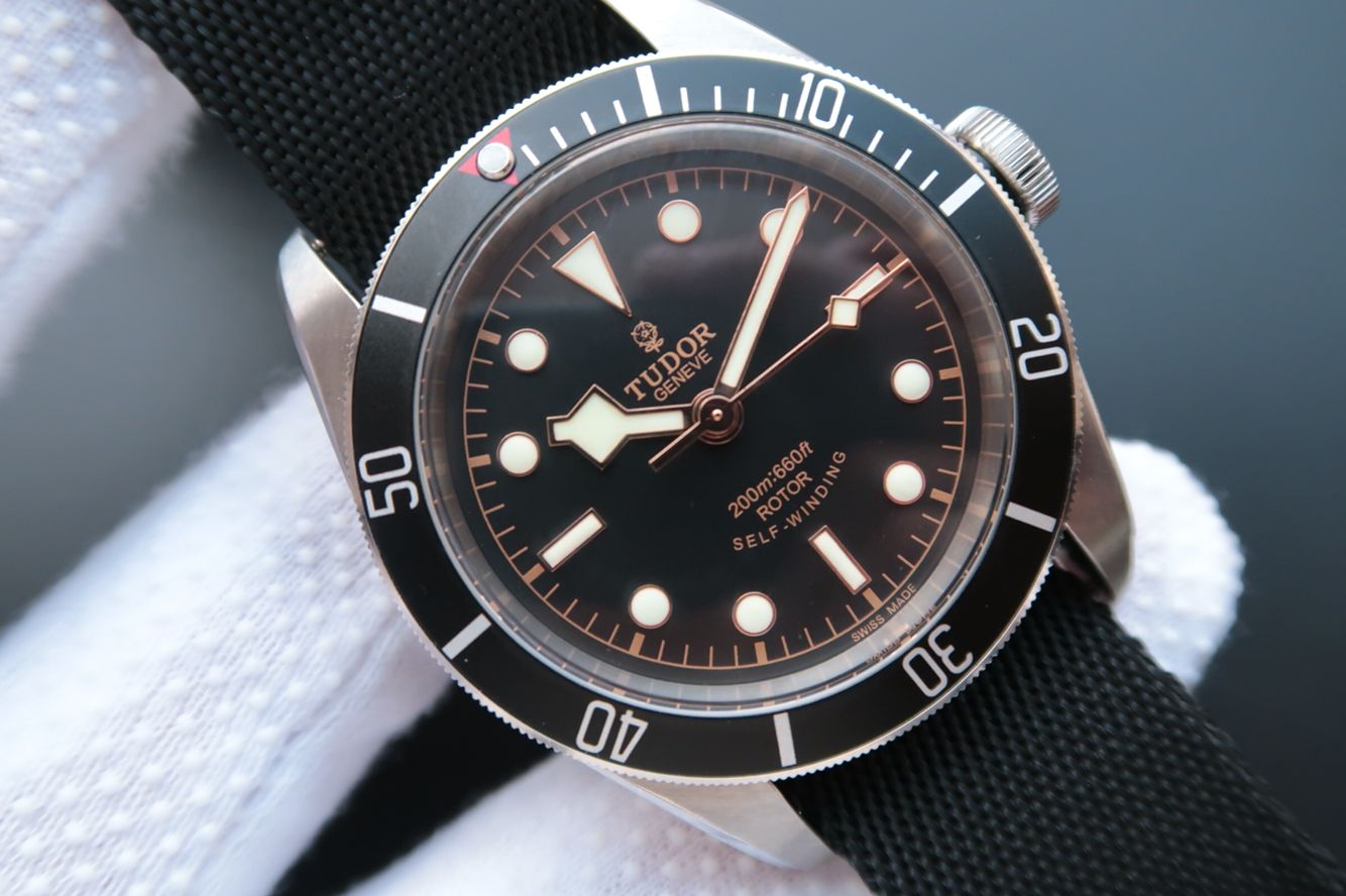 哪裏有賣帝舵精仿手錶 XF帝駝小黑花佈帶79220B￥3480-復刻手錶