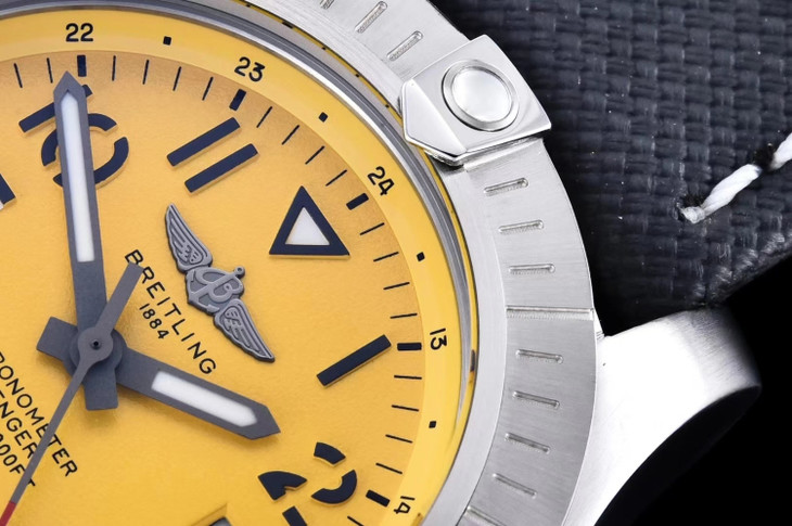 百年靈復仇者深潛海狼1比1復刻 gf百年靈復仇者繫列A17319101I1A1 黃色盤面￥3480-復刻手錶