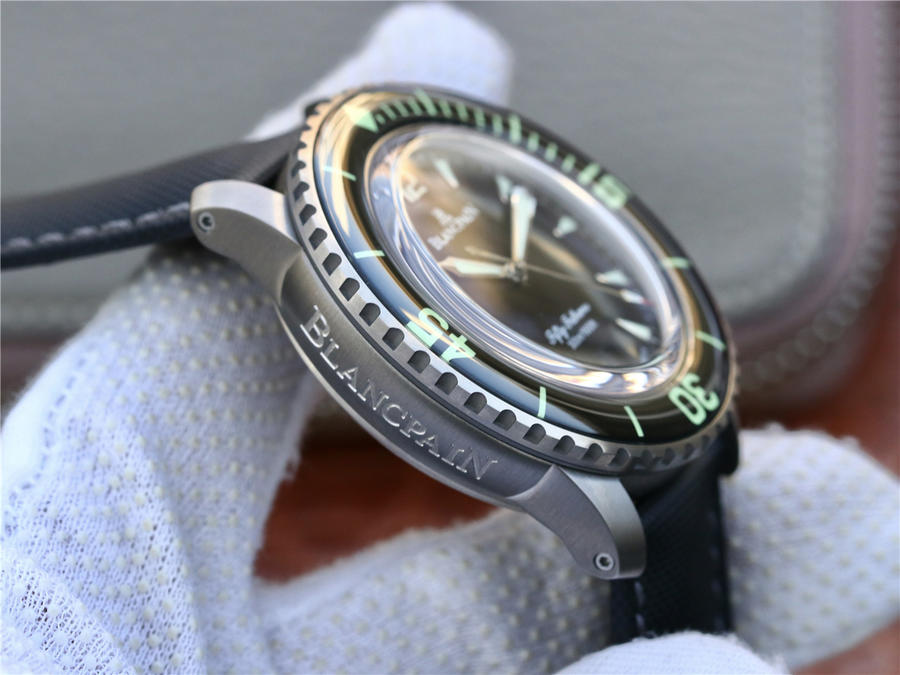 復刻手錶寶珀五十噚值得買嗎 HG寶珀全新的五十噚大日歴5050-12B30-B52A￥4580-復刻手錶