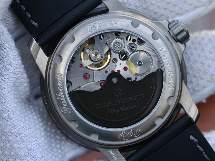 復刻手錶寶珀五十噚值得買嗎 HG寶珀全新的五十噚大日歴5050-12B30-B52A￥4580-復刻手錶