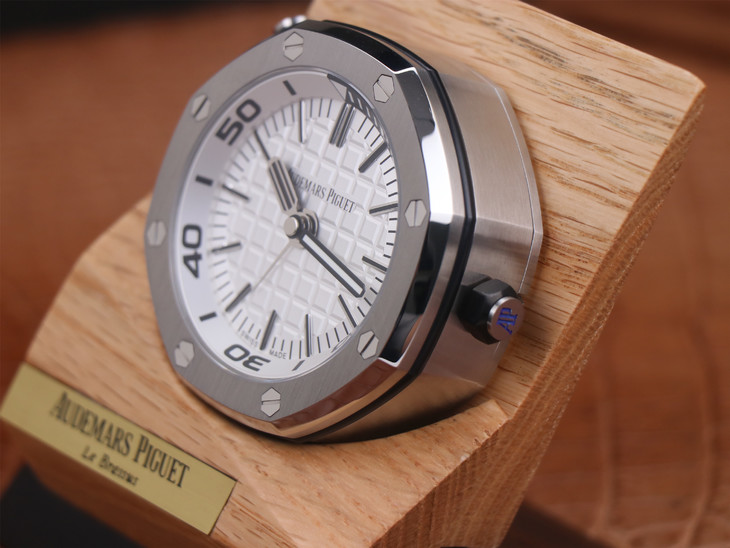 愛彼15710哪款1比1復刻的好 tz愛彼皇家橡樹離岸型 15710經典致敬桌鐘￥2980-復刻手錶